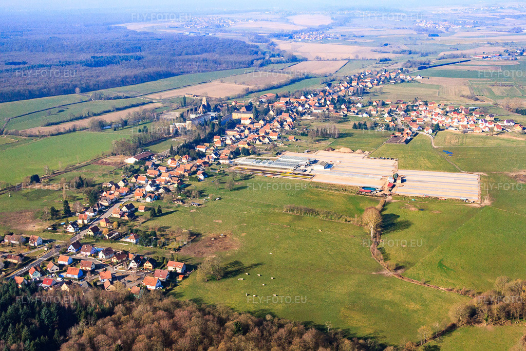 Vue aérienne: Vue de la ville depuis l'est à Walbourg dans le département Bas Rhin, France – .Photo: IMG_62775.jpg prise le 09/03/2014 par Werner Riehm/FLY-FOTO.eu – Résolution de l'original: 4748 x 3166 px