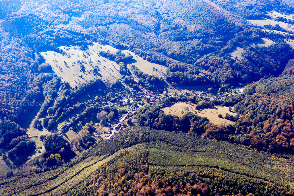 Aerial view: View of the town in Niedersteinbach in the state Bas-Rhin, France.Photo: IMG_095088.jpg taken on 10/16/2016 by Werner Riehm/FLY-FOTO.comResolution of the original: 5472 x 3648 px