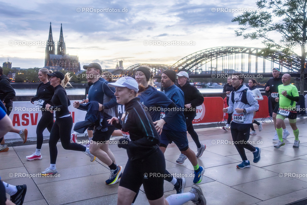 23. ASV Nachtlauf; Koeln, 13.05.26 | Impressionen vom 23. ASV Nachtlauf am 13.05.26 am Tanzbrunnen in Koeln. Foto: BEAUTIFUL SPORTS/Leah Kohring
