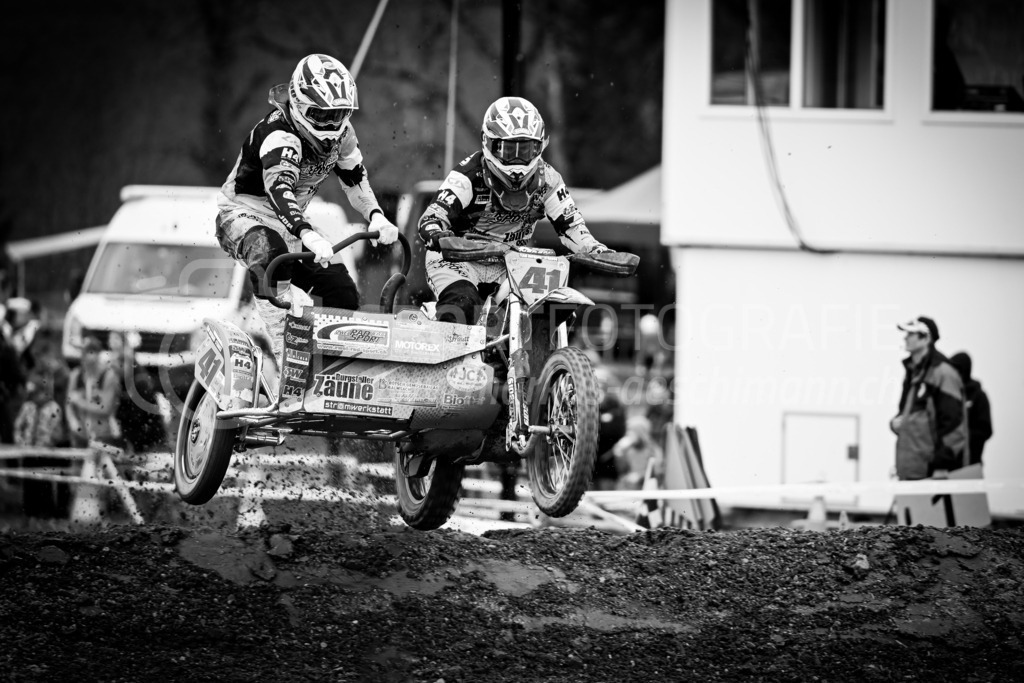Motocross Schlatt bei Winterthur - 30. April 2023 | #41 Hofmann Fabian / Strauss Marius aus Elgg (CH) auf VMC Zabel in der Kategorie Seitenwagen am Motocross Schlatt bei Winterthur, 30. April 2023. 
Instagram: @mx_schlatt | @mc_wila | @sam_schweiz
Bild: Sportfotografie Markus Aeschimann | www.markus-aeschimann.ch - Realisiert mit Pictrs.com
