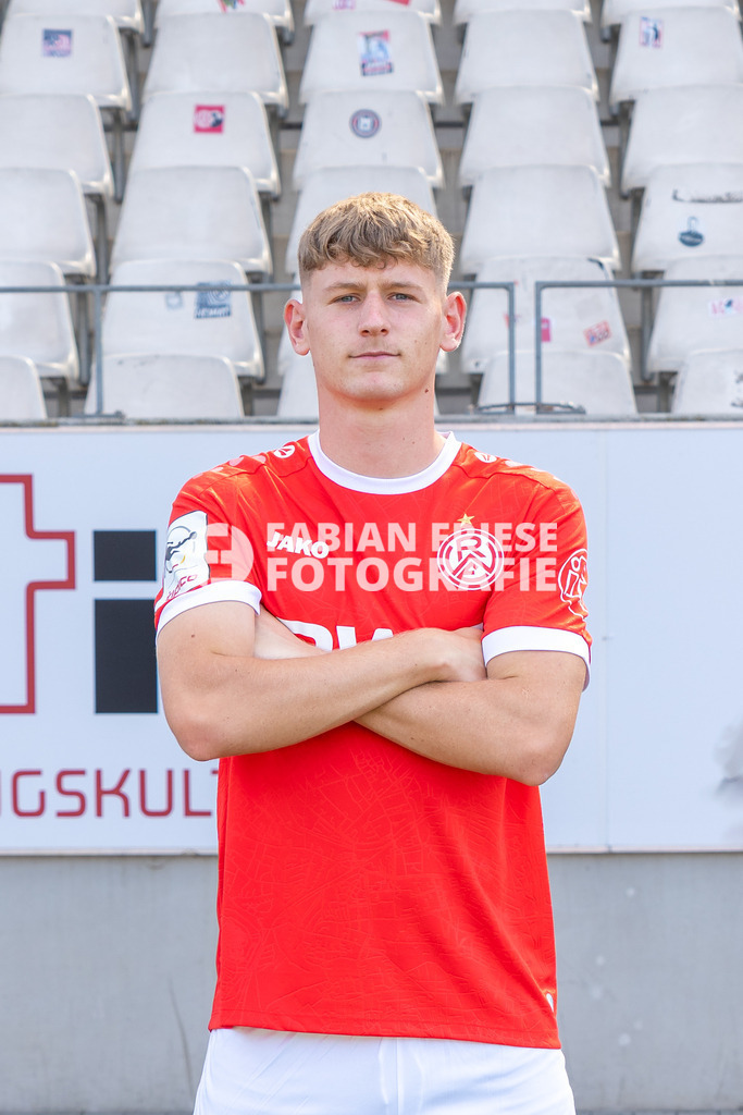 Rot-Weiss Essen; 3. Liga, Portraettermin 2026/2027, Foto: Eibner-Pressefoto/Fabian Friese | Gianluca Swajkowski (Rot-Weiss Essen, #39),Rot-Weiss Essen; 3. Liga, Portraettermin 2026/2027, Foto: Eibner-Pressefoto/Fabian Friese - Realisiert mit Pictrs.com