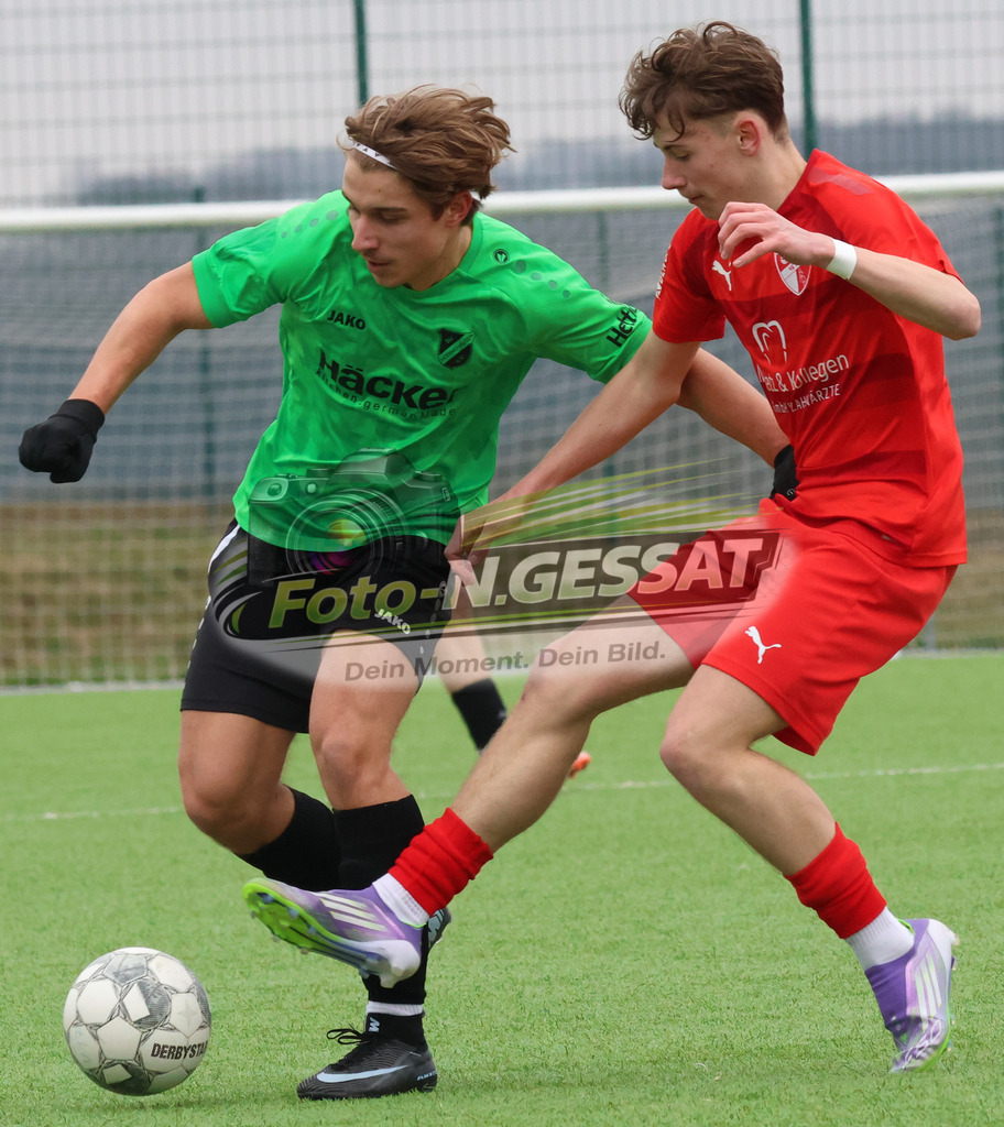 SV Rödinghausen - FC Iserlohn | Auf dem Bild zu sehen: grün SV Rödinghausen: Lukas Becker ; rot FC Iserlohn: Maximilian Tobola SV Rödinghausen, FC Iserlohn, Saison 25/26, B-Jugend Westfalenliga, Deutschland - Realisiert mit Pictrs.com
