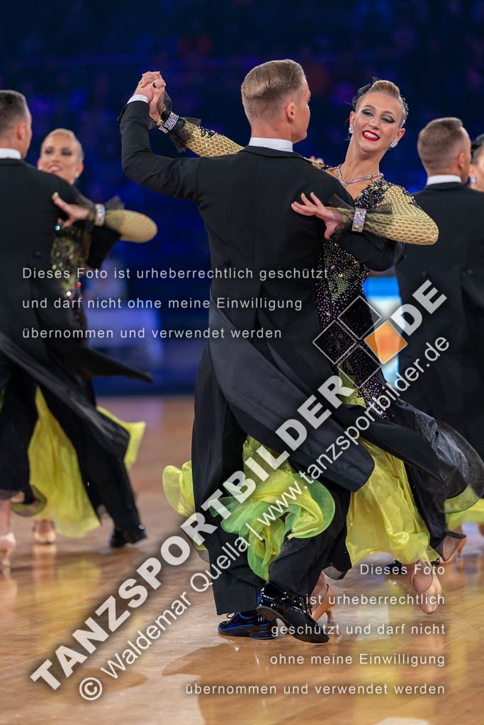 20231111-10813 | Hier finden Sie Tanz Bilder vom Latein und Standard Formationen tanzen. Sportbilder vom Tanzsport. Schöne Fotos und von Weltmeisterschaft, Europameisterschaft, Bundesliga, Regionalliga, Oberliga und Landesliga sowie von GOC Stuttgart, DanceComp, WM Bremen