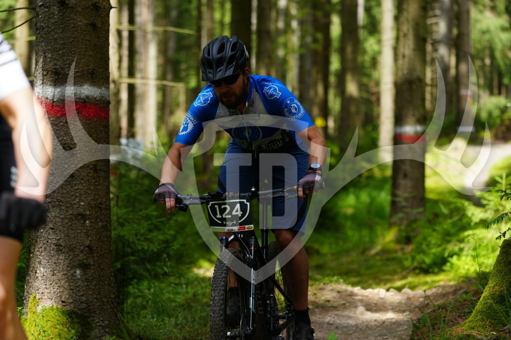 FC100241 | Fotogalerie der Treibjagd im Dunkelwald - Dein MTB Etappenrennen im Erzgebirge - Realisiert mit Pictrs.com