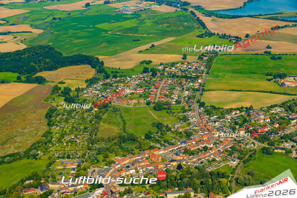 Luftbild der Stadt Brüel - Das Luftbild wurde 2025 vom UL-Flugzeug heraus erstellt ( keine Drohnenaufnahme ) - Hochauflösende Luftaufnahme - für Wandbilder und großformatige Ausdrucke geeignet. Das besondere Geschenk!Hier alle&nbsp;Infos zur Lizenzierung der LuftaufnahmeWir fliegen auch dieses Jahr wieder in Ihre Region um Luftbilder zu erstellen.- Luftbild anfragen