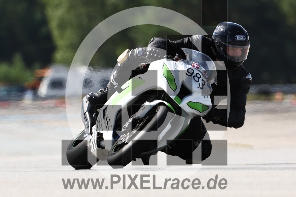 0983-20240707_05349 | Schöne Erinnerungen an spannende Momente - das festzuhalten ist unser Job. PIXELrace.de ist seit 2003 auf den Rennstrecken Europas unterwegs um die Action draußen beim Fahren und die wunderbare Stimmung imm Fahrerlager für euch einzufangen.