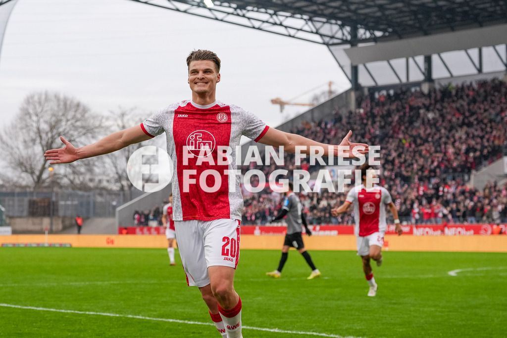 GER Rot-Weiss Essen vs. SSV Ulm, Fussball, 3. Liga, Spieltag 19, Saison 2025/2026, 20.12.2025 | GER Rot-Weiss Essen vs. SSV Ulm, Fussball, 3. Liga, Spieltag 19, Saison 2025/2026, 20.12.2025Foto: Fabian Friese - Realisiert mit Pictrs.com
