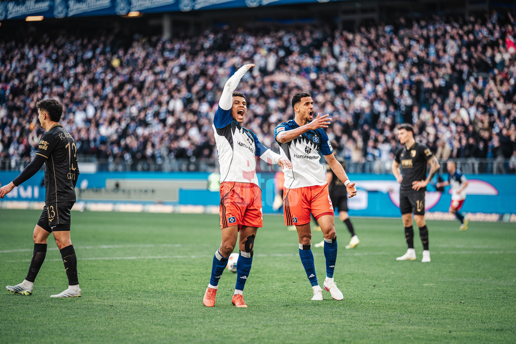 Fußball | Männer | Saison 2025/2026 | 1. Fußball-Bundesliga | 28. Spieltag | Hamburger SV vs. FC Augsburg | 04.04.2026 | v.l. Torjubel Ransford-Yeboah Königsdörffer (#11, HSV) und Robert Glatzel (#9, HSV)
