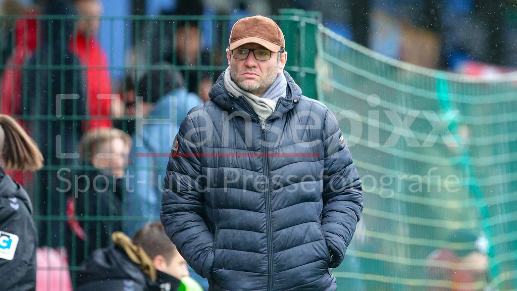 Fussball, Google Pixel Frauen-Bundesliga, RB Leipzig - SV Werder Bremen | v.li.: Thomas Horsch (Trainer, Cheftrainer, SV Werder Bremen), Portrait, Nahaufnahme, Einzelfoto, Einzelbild, DIE DFB-RICHTLINIEN UNTERSAGEN JEGLICHE NUTZUNG VON FOTOS ALS SEQUENZBILDER UND/ODER VIDEOÄHNLICHE FOTOSTRECKEN. DFB REGULATIONS PROHIBIT ANY USE OF PHOTOGRAPHS AS IMAGE SEQUENCES AND/OR QUASI-VIDEO.