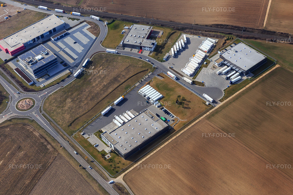 Luftbild: Industriegebiet Im Speyerer Tal mit ITK Engineering GmbH, TRANSAC Intern. Speditionsgesellschaft mbH, Kardex Software GmbH und Resinnovation GmbH in Rülzheim im Bundesland Rheinland-Pfalz in Deutschland. – Foto: IMG_097162.jpg vom 25.02.2017 durch Werner Riehm/FLY-FOTO.de – Auflösung des Originals: 5472 x 3648 px – ITK Engineering - Ihr Partner für Digital Engineering – TRANSAC Logistics GmbH – Offizielle von Kardex | Kardex Remstar | Kardex Mlog – der resinnovation GmbH - Wir sind das Kunstharz