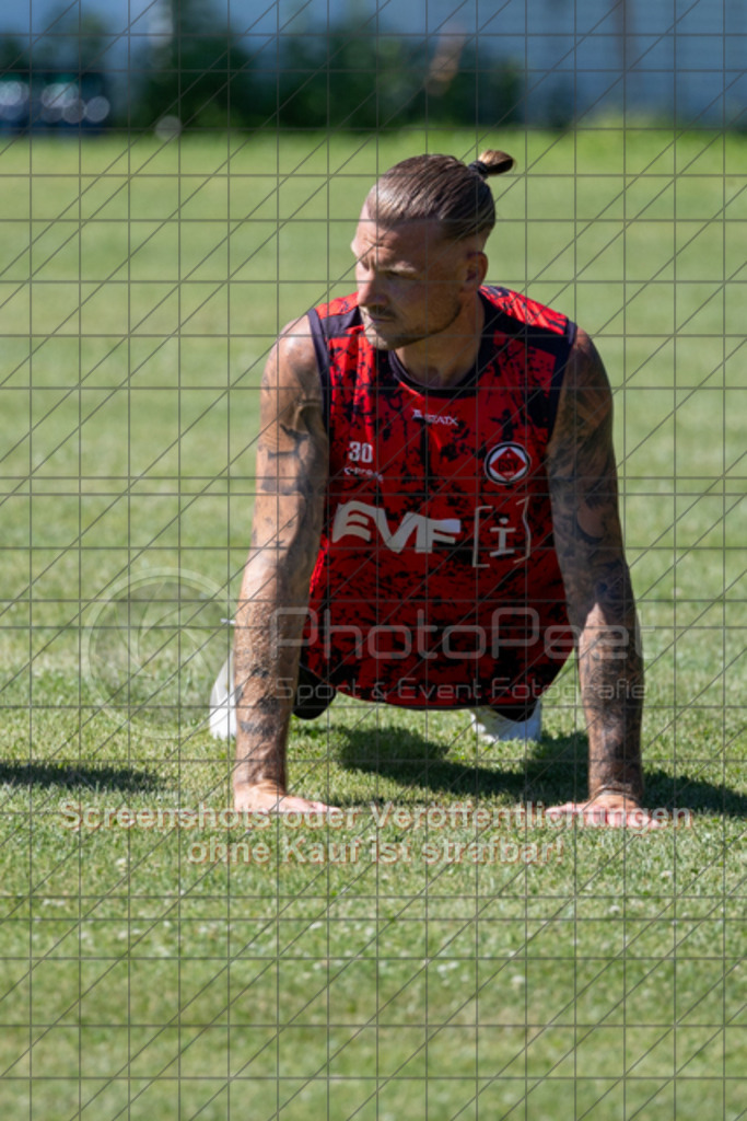 20250629_110548_1497 | #,1.Göppinger SV, Fussball, Oberliga BW - Trainingsauftakt, Saison 2025/2026, Rasensportplatz Stadion SV Göppingen, Hohenstaufenstr. 116, 73033 Göppingen, 29.06.2025 - 10:30 Uhr,Foto: PhotoPeet-Sportfotografie/Peter Harich