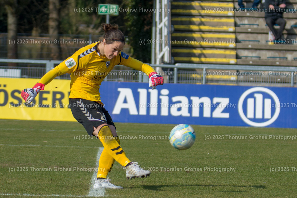 Fussball-BL Frauen 1. FFC Frankfurt vs. FF USV Jena | Erin McLeod #24 (FF USV Jena); Fussball-BL Frauen 1. FFC Frankfurt vs. FF USV Jena, Fussball-Bundesliga Frauen am 25.03.2018 im Stadion am Brentanobad in Frankfurt/Main, (Deutschland) - Realisiert mit Pictrs.com