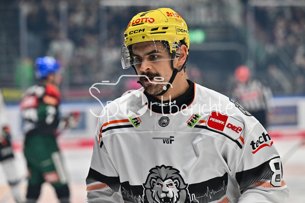 Augsburger Panther - Löwen Frankfurt  | Im Bild Nathan BURNS (Löwen Frankfurt #8) / Freistellerl / Einzelfoto / DEL: Augsburger Panther - Loewen Frankfurt, Curt Frenzel Stadion am 12.01.2025