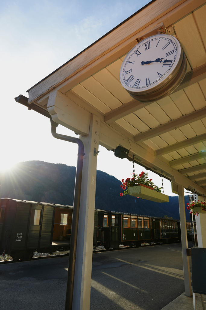 Bahnhhof mit Uhr | Bezau, Austria - November 02, 2013: Bregenzerwald Bahn; Bahnhhof mit Uhr. - Realisiert mit Pictrs.com