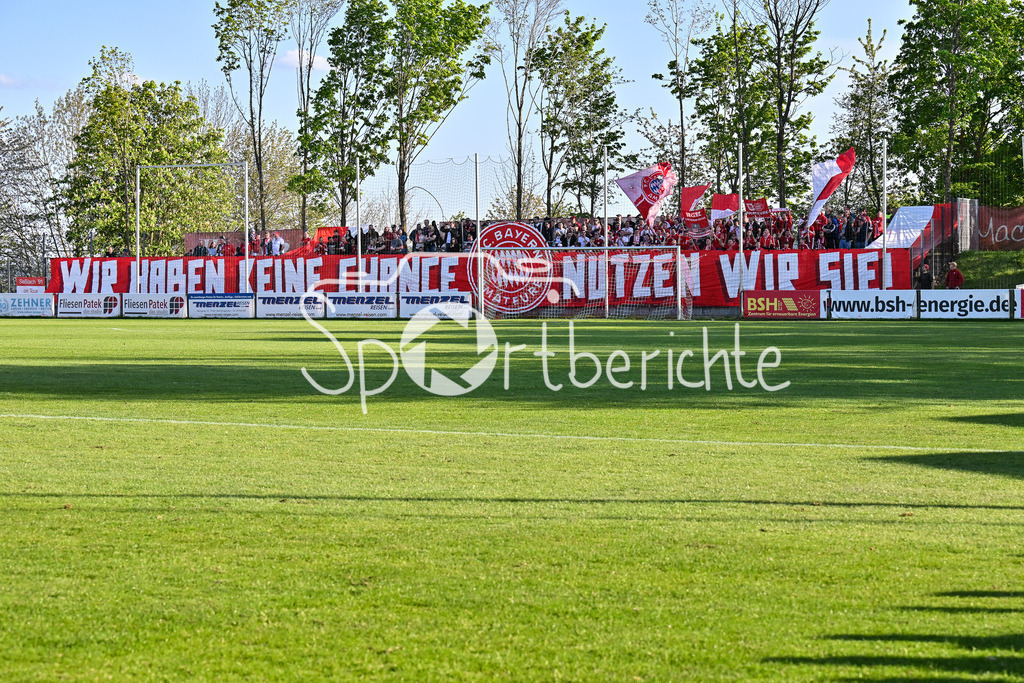 TSV Aubstadt - FC Bayern Amateure | Die Fans der Bayern Amateure haben eine Choreo zu Spielbeginn vorbereitet / Ultras / Choreografie / Regionalliga Bayern: TSV Aubstadt - FC Bayern Muenchen II, NGN-Arena am 23.04.2025