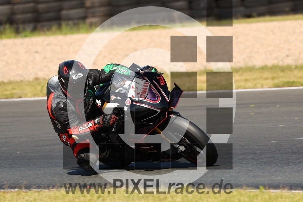 0741-20250524_03061 | Schöne Erinnerungen an spannende Momente - das festzuhalten ist unser Job. PIXELrace.de ist seit 2003 auf den Rennstrecken Europas unterwegs um die Action draußen beim Fahren und die wunderbare Stimmung imm Fahrerlager für euch einzufangen.