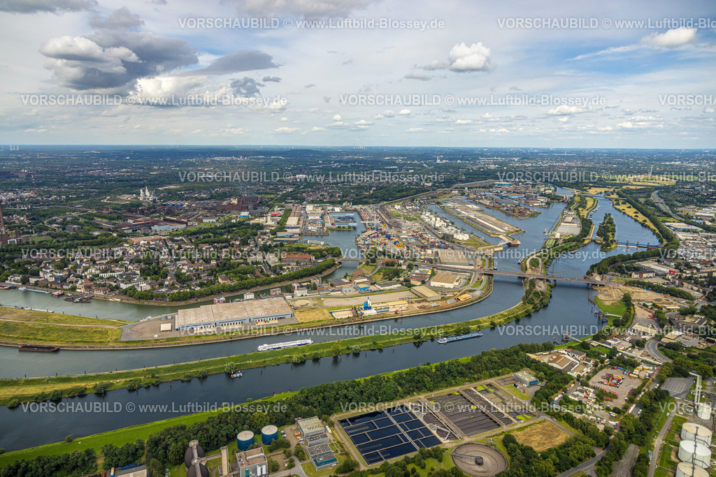 Duisburg240704792-Nord | Luftbild, Duisburg-Nord, duisport Hafen Duisburg mit Ölinsel, Kohleninsel und Schrottinsel, Ortsteil Ortsansicht Ruhrort, Fernsicht und blauer Himmel mit Wolken, Ruhrort, Duisburg, Ruhrgebiet, Nordrhein-Westfalen, Deutschland
