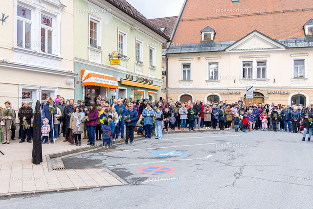 Palmbuschenweihe am Hauptplatz in Feldkirchen | Bildershop von pixelworld.at - Realisiert mit Pictrs.com
