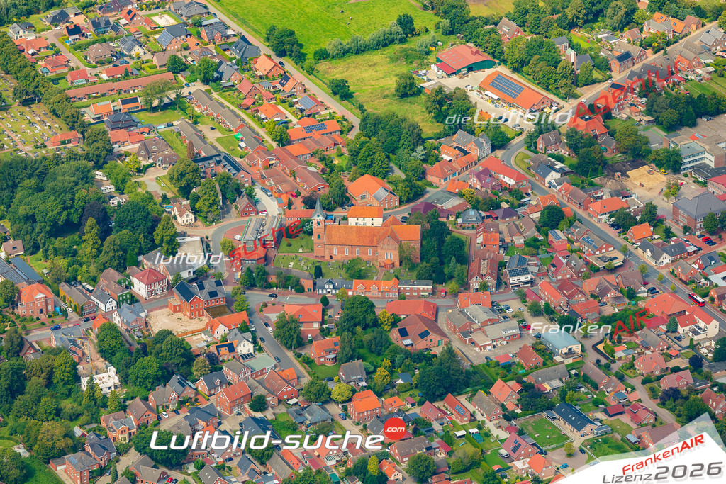 Luftaufnahme der Stadt Bunde - Die Luftaufnahme wurde 2025 vom UL-Flugzeug heraus erstellt ( keine Drohne ) - Hochauflösende Luftaufnahme - für professionelle Ausdrucke geeignet. Die Geschenkidee !Hier alle&nbsp;Infos zur Lizenzierung der LuftaufnahmeWir fliegen auch dieses Jahr wieder in Ihre Region um Luftbilder zu erstellen.- Luftbild anfragen