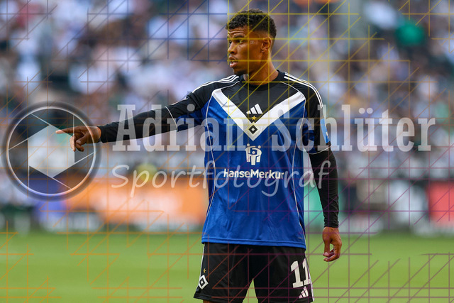 Borussia Mönchengladbach vs Hamburger SV - Bundesliga  | Mönchengladbach, Deutschland, 24.08.25:   Ransford Königsdörffer (Hamburger SV) gestikuliert, Gestik waehrend des Spiels der Bundesliga zwischen Borussia Mönchengladbach vs Hamburger SV im Stadion im Borussia Park(Foto von Brauer-Fotoagentur / Adrian Schlueter)