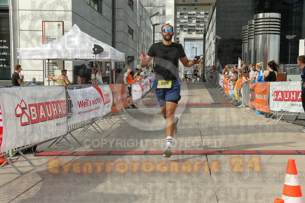 250920_1526_EX1_9433 | Sportfotografie im Rhein-Sieg Kreis, Köln, Bonn, NRW, Rheinland Pfalz, Hessen, etc. Unser Tätigkeitsfeld umfasst den Laufsport vom Volkslauf über den Marathon, Duathlon, Triathon bis zum Ultralauf wie Kölnpfad Ultra oder Schindertrail.