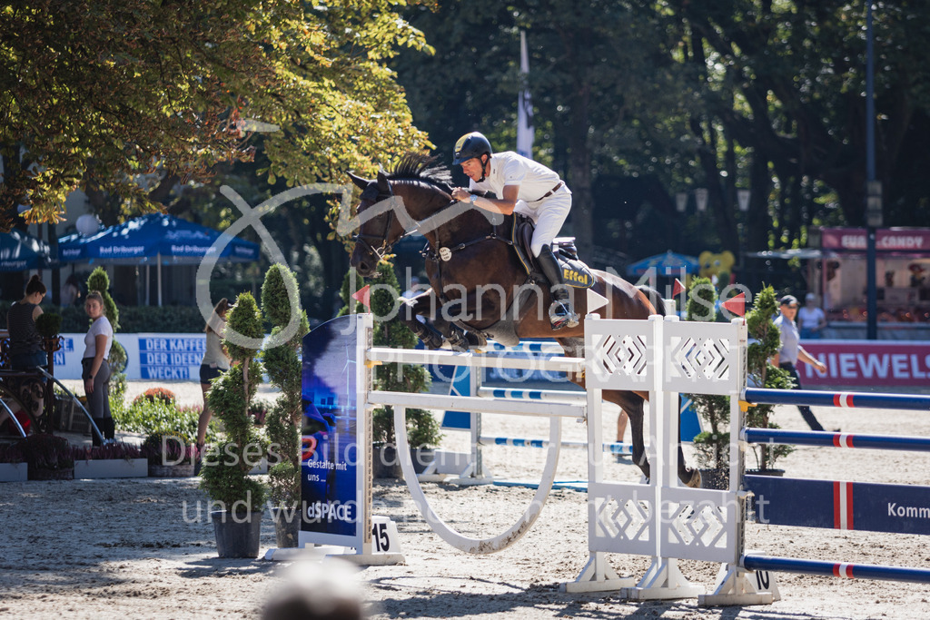 230909_OWLCh_MediumTour-244 | Deine schönsten Turniermomente als professionelle Fotos! Entdecke hochwertige Pferdesport-Fotografie im Online-Shop. Jetzt Fotos finden & bestellen!