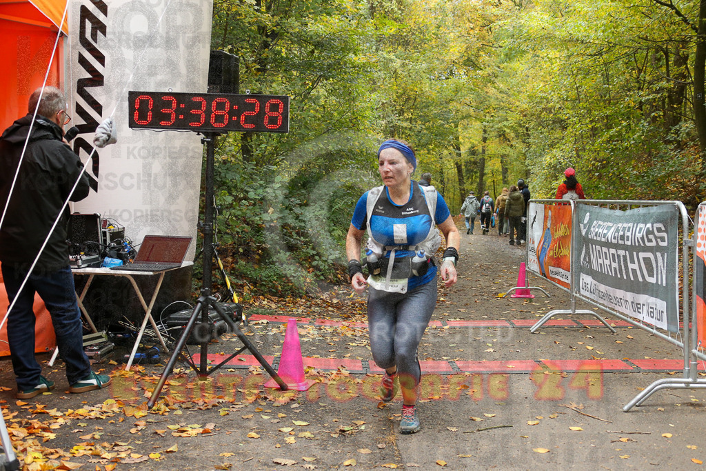 251026_1340_EX1_3835 | Sportfotografie im Rhein-Sieg Kreis, Köln, Bonn, NRW, Rheinland Pfalz, Hessen, etc. Unser Tätigkeitsfeld umfasst den Laufsport vom Volkslauf über den Marathon, Duathlon, Triathon bis zum Ultralauf wie Kölnpfad Ultra oder Schindertrail.