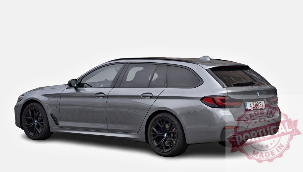 BMW 5 series touring hybrid car parked on white background | Modern electric hybrid BMW 5 series touring car parked on a white background, showcasing its sleek design and sustainable technology - Realisiert mit Pictrs.com