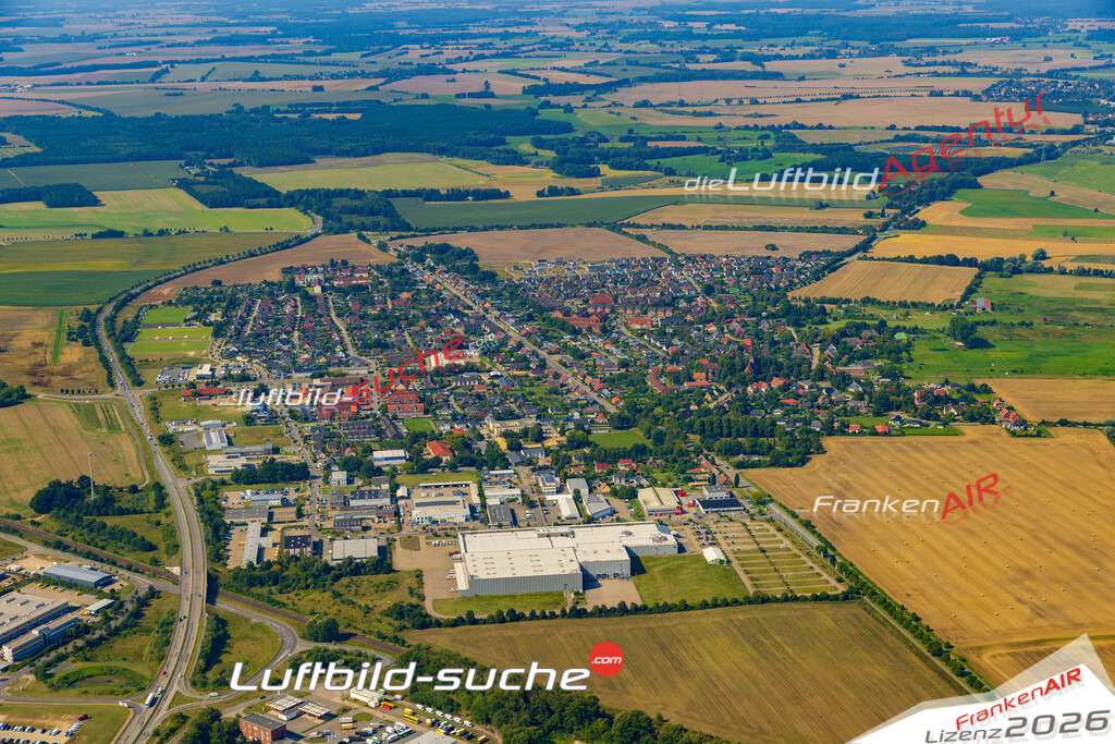 Luftbild der Stadt Pampow - Die Luftaufnahme wurde 2025 vom UL-Flugzeug heraus erstellt ( keine Drohne ) - Hochauflösende Luftaufnahme - für professionelle Ausdrucke geeignet. Die Geschenkidee !Hier alle&nbsp;Infos zur Lizenzierung der LuftaufnahmeWir fliegen auch dieses Jahr wieder in Ihre Region um Luftbilder zu erstellen.- Luftbild anfragen