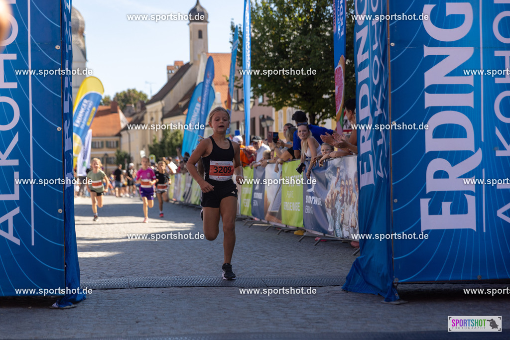 VJ__3275 | Stadtlauf Erding 2025 #stadtlauferding #erdingstadtlauf #stadtlauf_erding #laufmotivation #trisporterding #yourpictrs #sportshot_your_pictrs