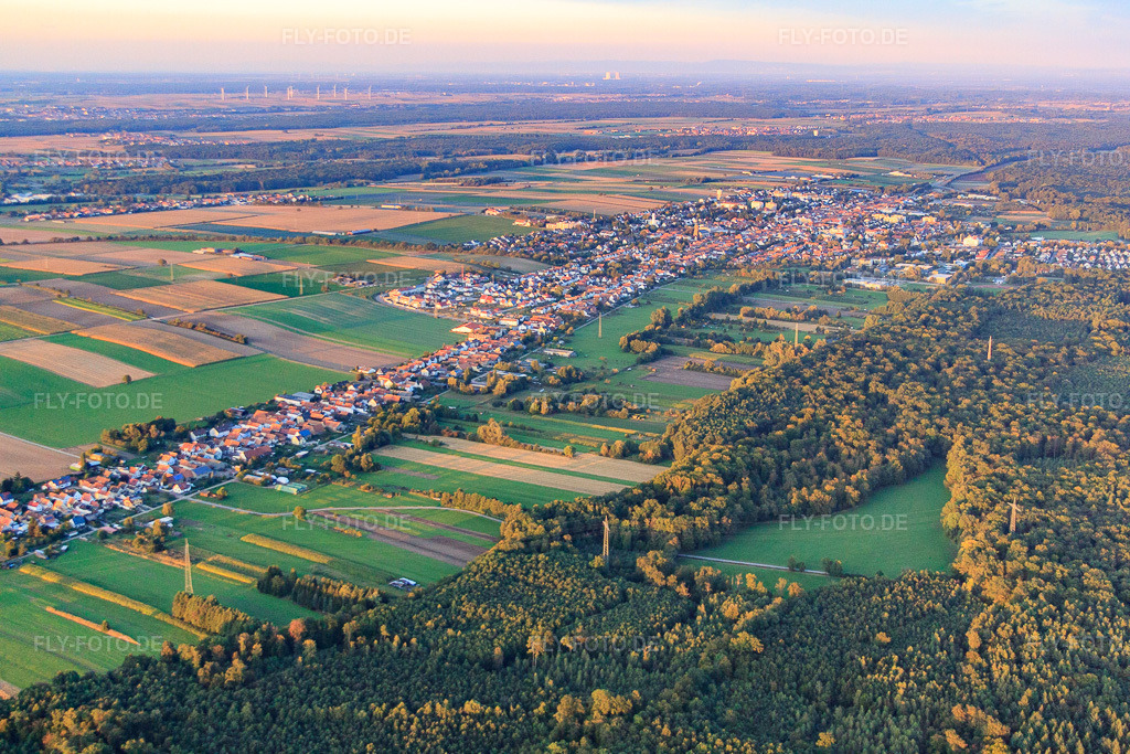 Luftbild: Stadtpanorama aus Südwesten in Kandel im Bundesland Rheinland-Pfalz in Deutschland. Foto: IMG_53813.jpg vom 30.09.2012 durch Werner Riehm/FLY-FOTO.de