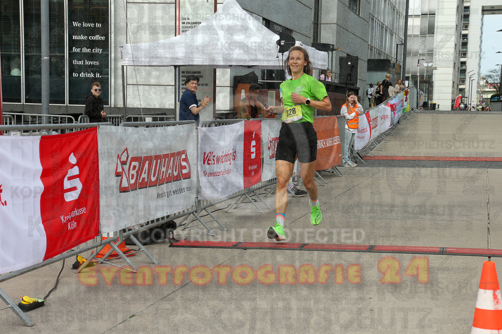 250920_1320_EX1_4111 | Sportfotografie im Rhein-Sieg Kreis, Köln, Bonn, NRW, Rheinland Pfalz, Hessen, etc. Unser Tätigkeitsfeld umfasst den Laufsport vom Volkslauf über den Marathon, Duathlon, Triathon bis zum Ultralauf wie Kölnpfad Ultra oder Schindertrail.