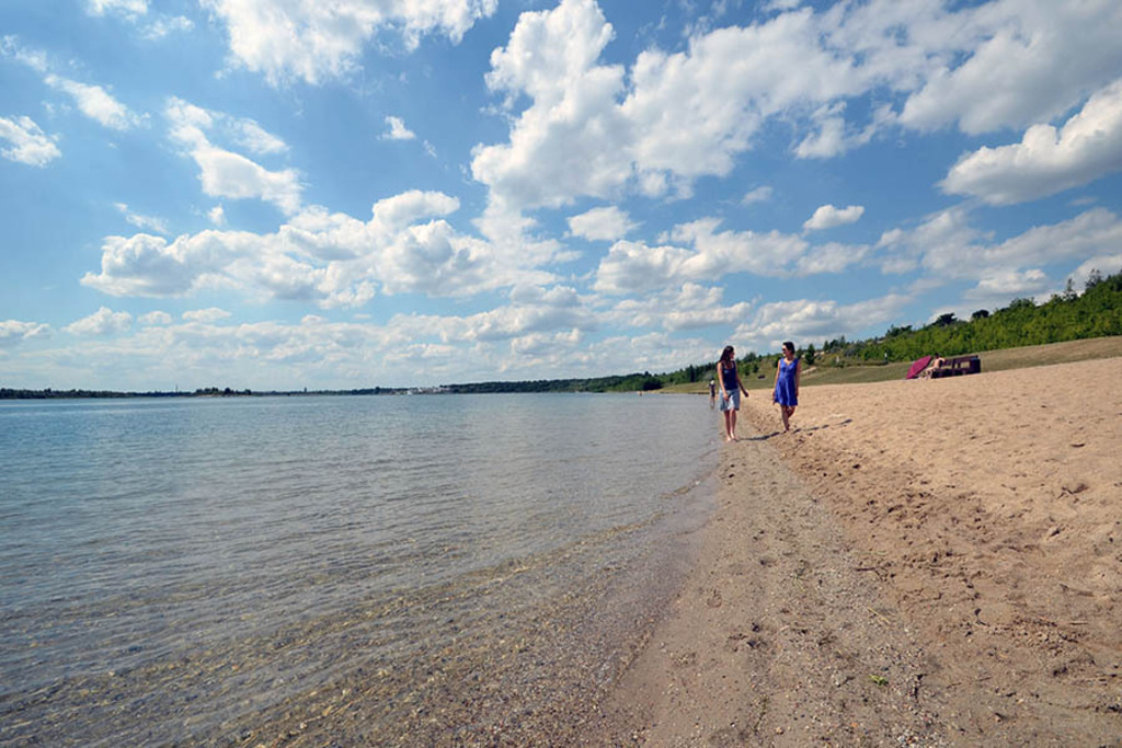 Foto: Leipzig - Markkleeberger See - Auenhainer Strand | Das Team hinter BILDLEXIKON LEIPZIG bündelt historische wie aktuelle Informationen über die Stadt Leipzig in Text und Bild auf einer Plattform und stellt diese der interessierten Öffentlichkeit zur Verfügung.
