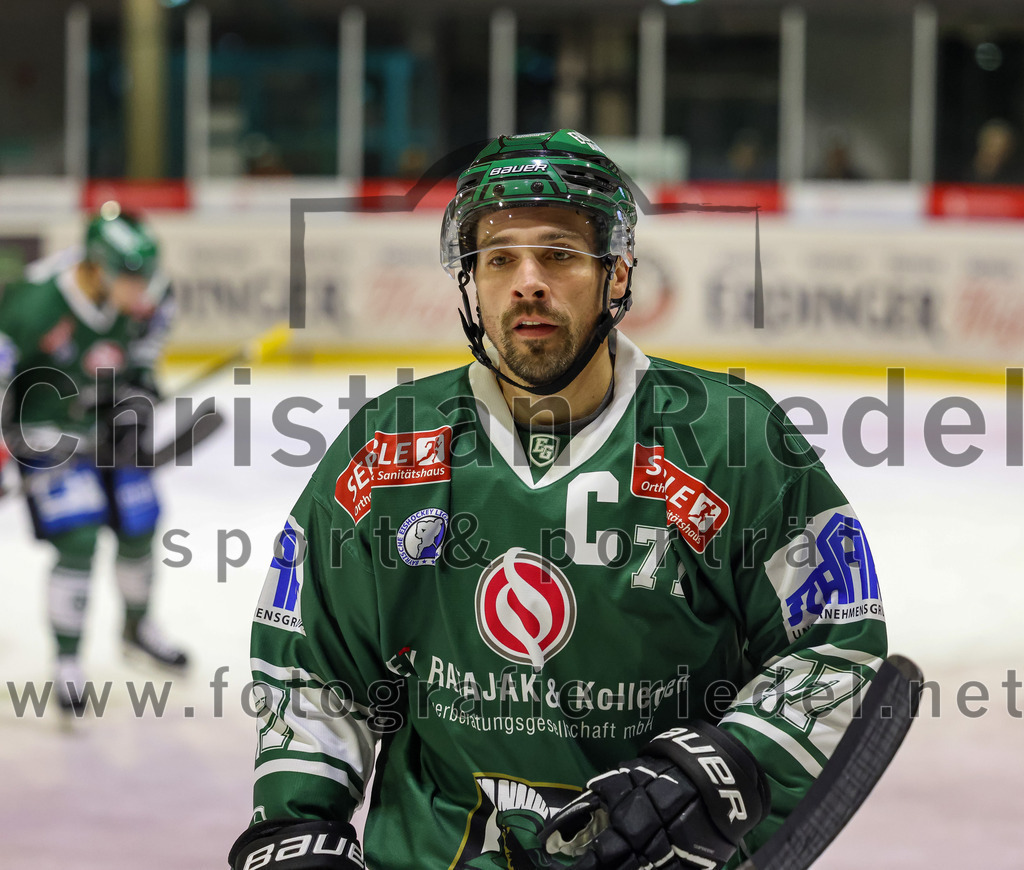 2023-11-17_063_TSV_Erding_gegen_EA_Schongau | Erding, Deutschland, 17.11.2023:
Eishockey, Bayernliga Vorrunde 2023 / 2024, 10. Spieltag, TSV Erding gegen EA Schongau, Endergebnis: 12:4

Philipp Michl (Erding Gladiators, #77)

Foto: Christian Riedel / fotografie-riedel.net