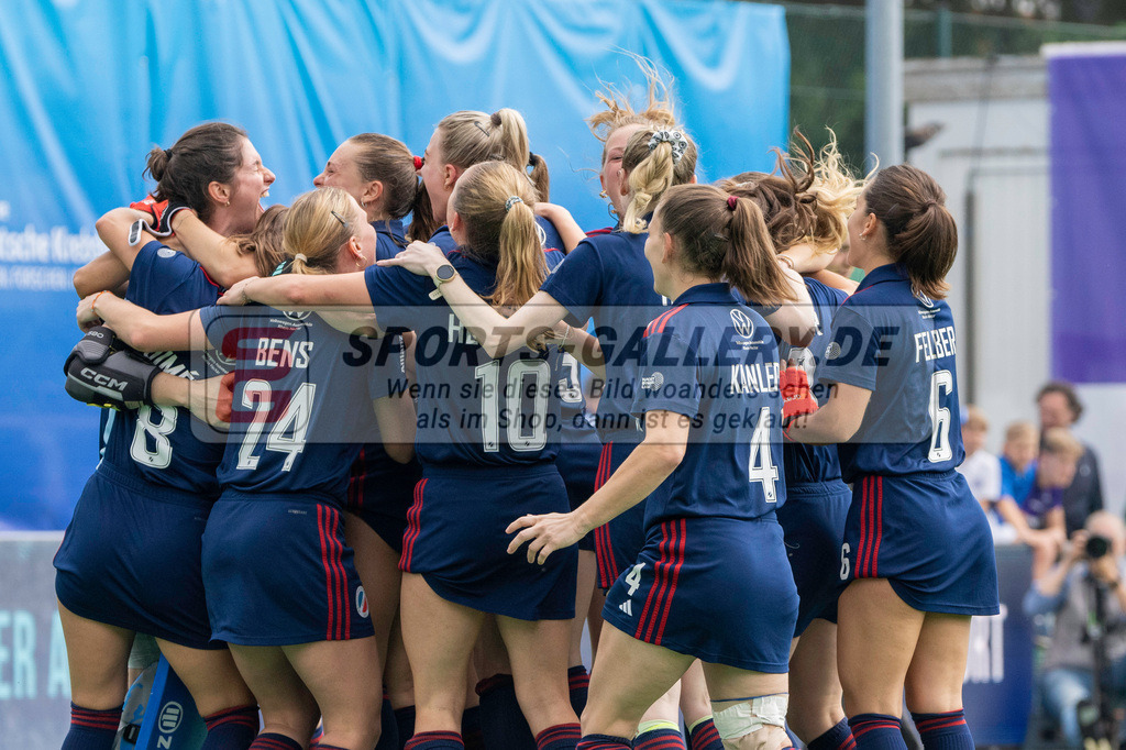 Final4_20240518-1322-0167 | Bonn, Deutschland, 18.05.2024:  in Aktion waehrend des Spiels der Deutsche Feldhockey-Meisterschaften 2024 zwischen Final 4 Damen Rot Weiss Köln - Mannheimer HC im Bonner THV am 18.05.2024 in Bonn, Deutschland. (Foto von Stephan Fehrmann)

Bonn, Germany, 18.05.2024:  in action during the game of Deutsche Feldhockey-Meisterschaften 2024 between Final 4 Damen Rot Weiss Köln - Mannheimer HC in Bonner THV at 18.05.2024 in Bonn, Deutschland. (Foto from Stephan Fehrmann)