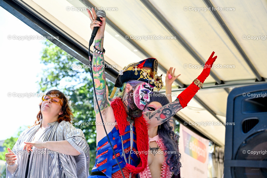 Linzpride 2024_ 06.07.2024-82 | 06.07.2024, Linz, AUT, Linzpride 2024, im Bild Teilnehmer an der Linz Pride 2024