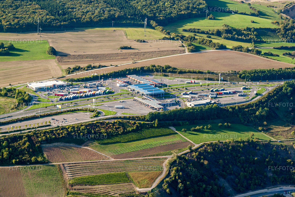 Vue aérienne: Aire d'autoroute Aire de Wasserbillig relative à la gestion du trafic et au sens de circulation de l'autoroute A1 à Mertert à Wasserbillig dans le département Grevenmacher, Luxembourg. Photo: IMG_33892.jpg prise le 11/09/2010 par Werner Riehm/FLY-FOTO.eu – Résolution de l'original: 4752 x 3168 px