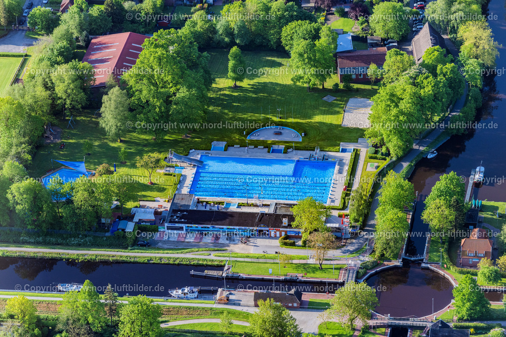 Emden_Schwimbad_Vaameren_Bürger_Bad_ELS_4956190523 | EMDEN 19.05.2023 Offenes Schwimmbecken des Freibades " Van-Ameren Bad " an der Straße Kesselschleuse im Ortsteil Herrentor in Emden im Bundesland Niedersachsen, Deutschland. Weiterführende Informationen bei: Förderverein van-Ameren-Bad e. V.. // Swimming pool of the " Van-Ameren Bad " on street Kesselschleuse in the district Herrentor in Emden in the state Lower Saxony, Germany. Further information at: Foerderverein van-Ameren-Bad e. V.. Foto: Martin Elsen