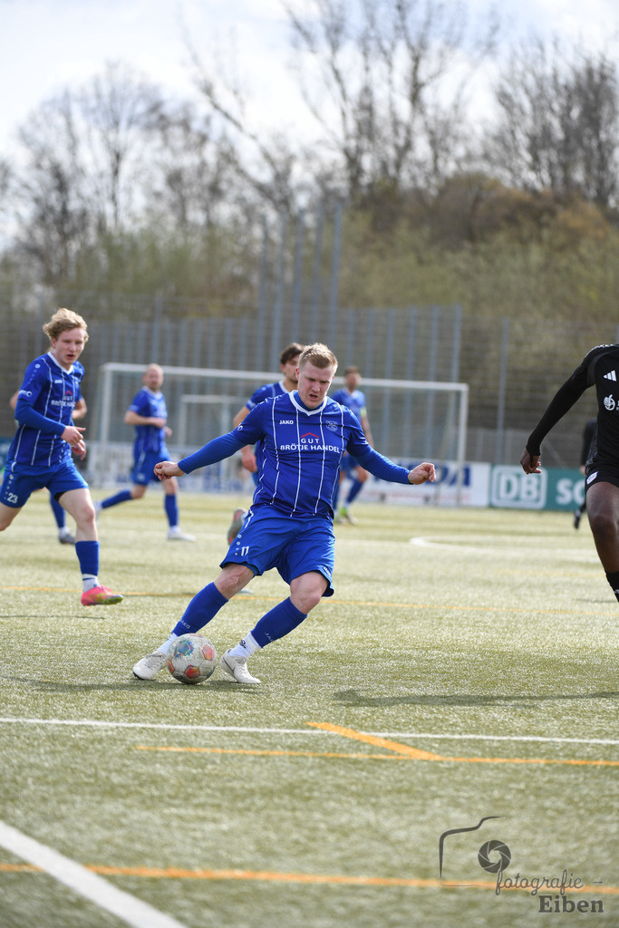 FC Rastede-VFl Stenum | Herren Bezirksliga 2; FC Rastede (blau)-VFL Stenum (schwarz) am 29.03.2026 in Rastede (Sportanlage Köttersweg), Photo: Philip Eiben 2026 - Realisiert mit Pictrs.com