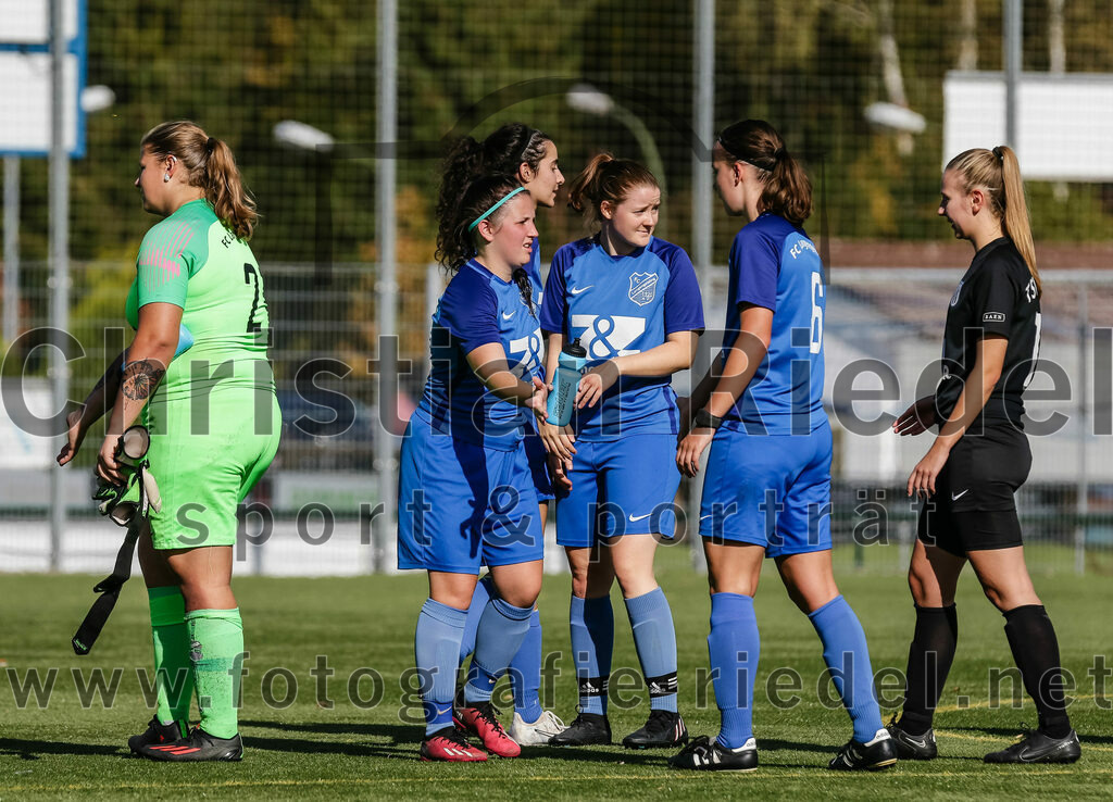 2023-10-21_112_FC_Langengeisling_gegen_TSV_Eching | Erding, Deutschland, 21.10.2023:
Fußball, Bezirksoberliga 2023 / 2024, 8. Spieltag, FC Langengeisling gegen TSV Eching, Endergebnis: 0:0

Torwart Celine Siebrecht (FC Langengeisling, #21), Stefanie Karamatic (FC Langengeisling, #39), Lisa Mayer (FC Langengeisling, #6)

Foto: Christian Riedel / fotografie-riedel.net