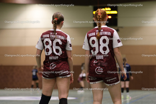 Handball I Juniorinnen I Saison 2026-2027 I Oberliga Schleswig-Holstein I 3. Spieltag I HSG Kalkberg 06 - TSV Bargteheide 193 | v.l. Nia Sophie Ortlepp (86, TSV Bargteheide), Marit Madita Reddig (98, TSV Bargteheide) - Realisiert mit Pictrs.com