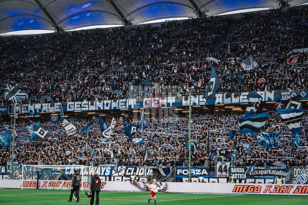 Fußball | Männer | Saison 2025/2026 | 1. Fußball-Bundesliga | 6. Spieltag | Hamburger SV vs. 1. FSV Mainz 05 | 05.10.2025 | Die Fans des HSV mit einem Transparent: Mentale Gesundheit Geht Uns Alle An Mental Awareness