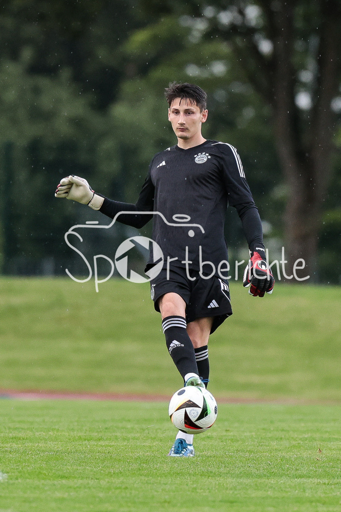SSV Dillingen - FC Bayern Amateure | am Ball FCB Ersatzkepper Hannes HEILMAIR / Freisteller / Einzelfoto