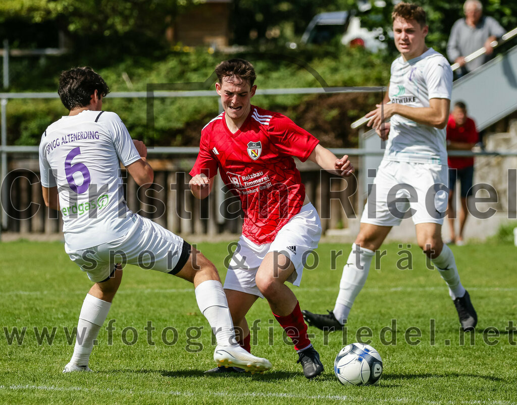 2023-07-30_090_FC_Lengdorf_gegen_SpVgg_Altenerding | Lengdorf, Deutschland, 30.07.2023:
Fußball, Kreisliga 2023 / 2024, 1. Spieltag, FC Lengdorf gegen SpVgg Altenerding, Endergebnis: 1:1

Pedro Flores (SpVgg Altenerding, #6), Martin Rott (FC Lengdorf, #6)

Foto: Christian Riedel / fotografie-riedel.net
