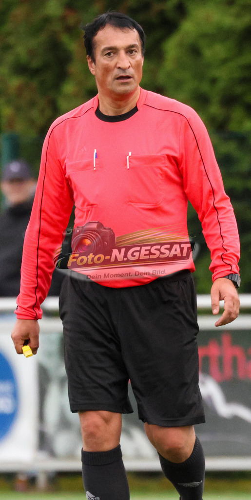 SC Enger - TuS Hücker-Aschen | Auf dem Bild zu sehen: Schiedsrichter: Tahsin CelikSC Enger, TuS Hücker-Aschen, Saison 26/27, Kreisliga A, Enger, Deutschland - Realisiert mit Pictrs.com