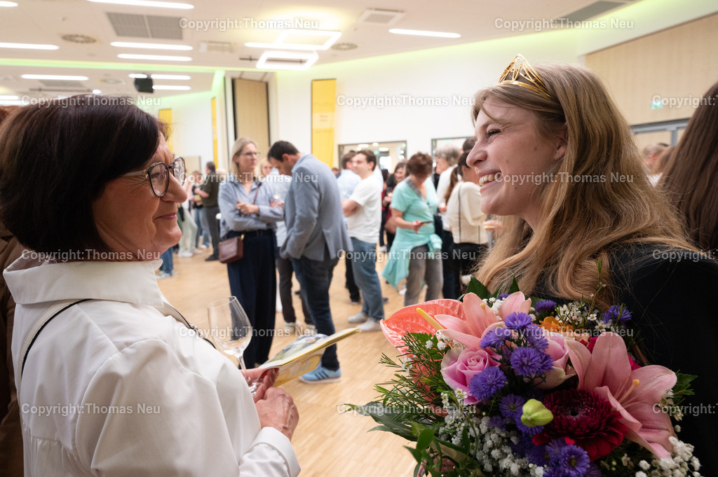 DSC_5335 | bbe. Bensheim, Bürgerhaus, Bergsträßer weintreff ,, Ingrid Germann (links) und die deutsche Weinkönigin Charlotte Weil,  Bild: Thomas Neu