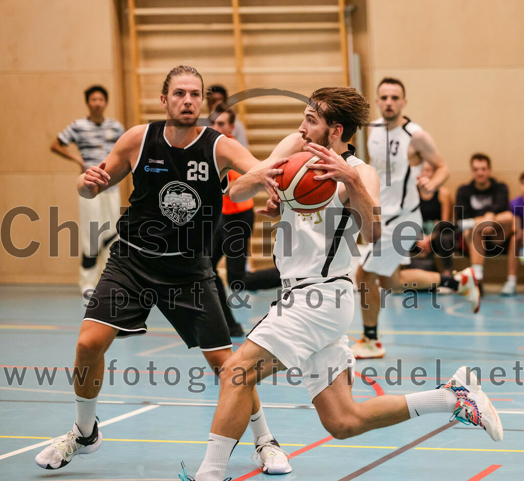 2023-10-08_073_TSV_Vaterstetten_gegen_ESV_Staffelsee | Vaterstetten, Deutschland, 08.10.2023:
Basketball, Bayernliga Herren Süd 2023 / 2024, 3. Spieltag, TSV Vaterstetten gegen ESV Staffelsee, Endergebnis: 62:90

Foto: Christian Riedel / fotografie-riedel.net