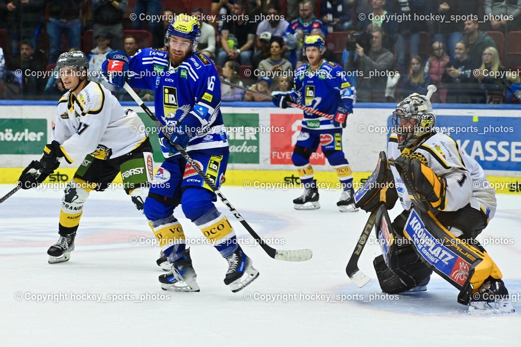 EC IDM Wärmepumpen VSV vs. HC Pustertal 8.10.2023 | #77 EGE Wyatt HC Pustertal, #16 Kevin Hancock EC VSV, #1 SMITH Jacob HC Pustertal, EC IDM Wärmepumpen VSV vs. HC Pustertal 8.10.2023, EC IDM Wärmepumpen VSV vs. HC Pustertal am 08.10.2023 in Villach (Stadthalle Villach), Austria, (Photo by Bernd Stefan)