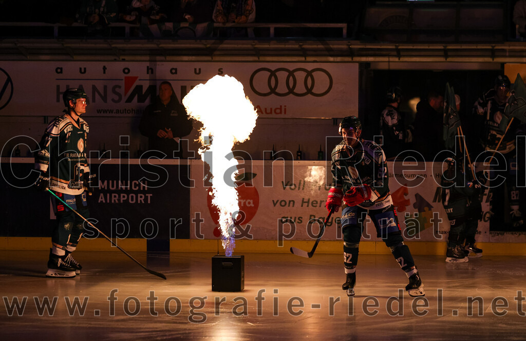 2026-01-30_003_TSV_Erding_gegen_EHF_Passau_Black_Hawks | Erding, Deutschland, 30.01.2026:Eishockey, Oberliga Süd 2025 / 2026, 42. Spieltag, TSV Erding gegen EHF Passau Black Hawks, Endergebnis: 2:6Cristian Achim (Erding Gladiators, #62)Foto: Christian Riedel / fotografie-riedel.net