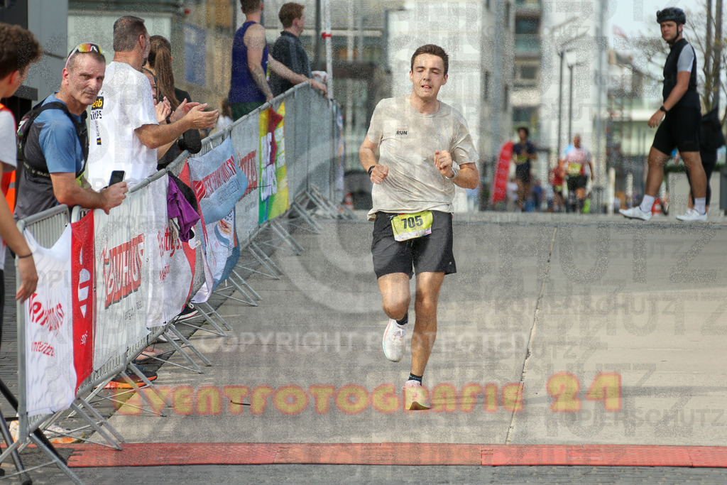 250920_1514_EX1_8604 | Sportfotografie im Rhein-Sieg Kreis, Köln, Bonn, NRW, Rheinland Pfalz, Hessen, etc. Unser Tätigkeitsfeld umfasst den Laufsport vom Volkslauf über den Marathon, Duathlon, Triathon bis zum Ultralauf wie Kölnpfad Ultra oder Schindertrail.